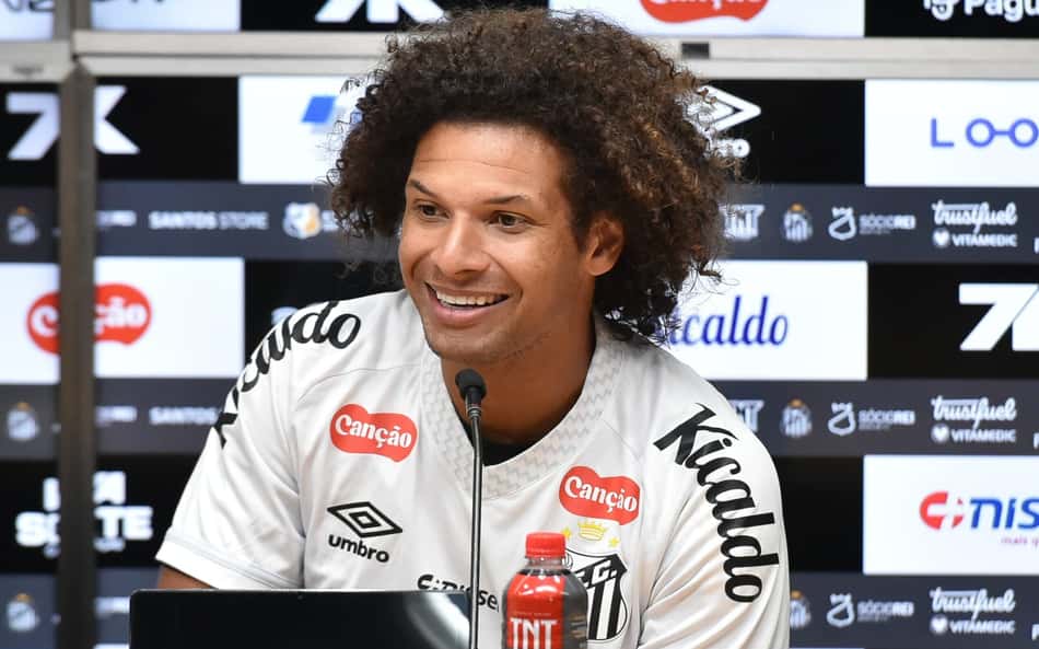Willian Arão revela conversa com Cléber Xavier antes de fechar com o Santos