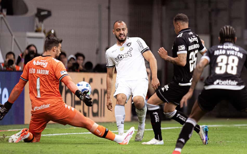 MELHORES MOMENTOS: Botafogo vence o Vasco e embala no Brasileirão