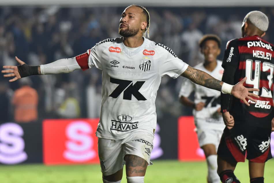 Neymar comanda a vitória do Santos diante do Flamengo na Vila Belmiro. (Foto: Jota Erre/AGIF)