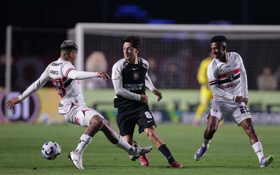São Paulo venceu o Corinthians por 2 a 0 (Foto: Ettore Chiereguini/AGIF)