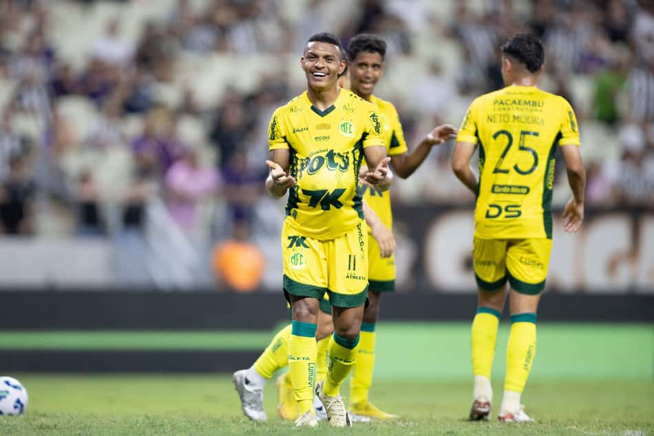 Negueba comemora gol contra o Ceará (Foto: Baggio Rodrigues/AGIF)
