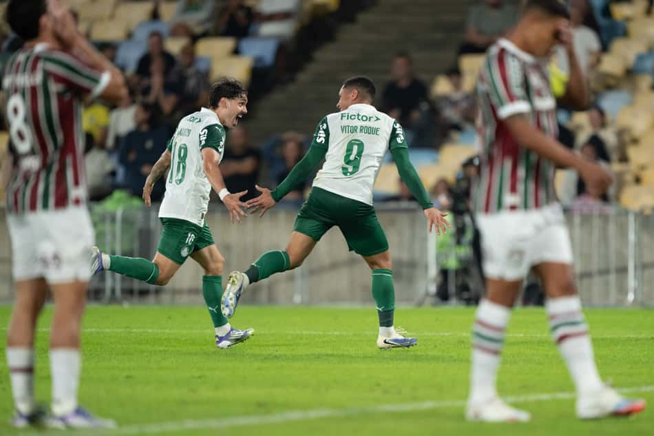Vitor Roque comemora gol marcado pelo Palmeiras,  contra o Fluminense (Foto: Jorge Rodrigues/AGIF)