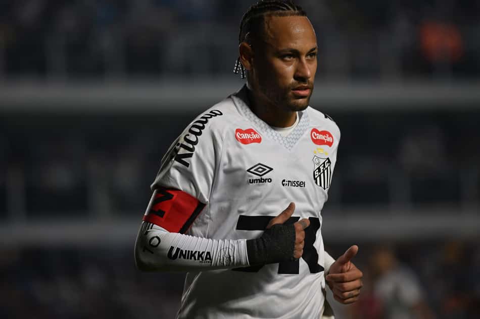 Neymar em ação em Santos x Internacional