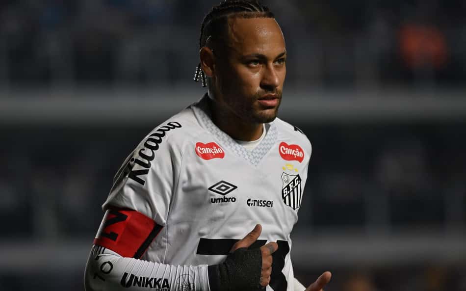 Neymar em ação em Santos x Internacional