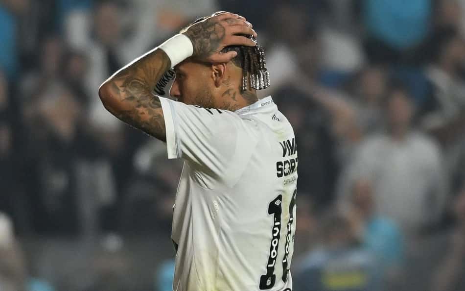 Santos estaciona na tabela e ocupa o 17º lugar, com 14 pontos. (Foto: Jota Erre/AGIF)