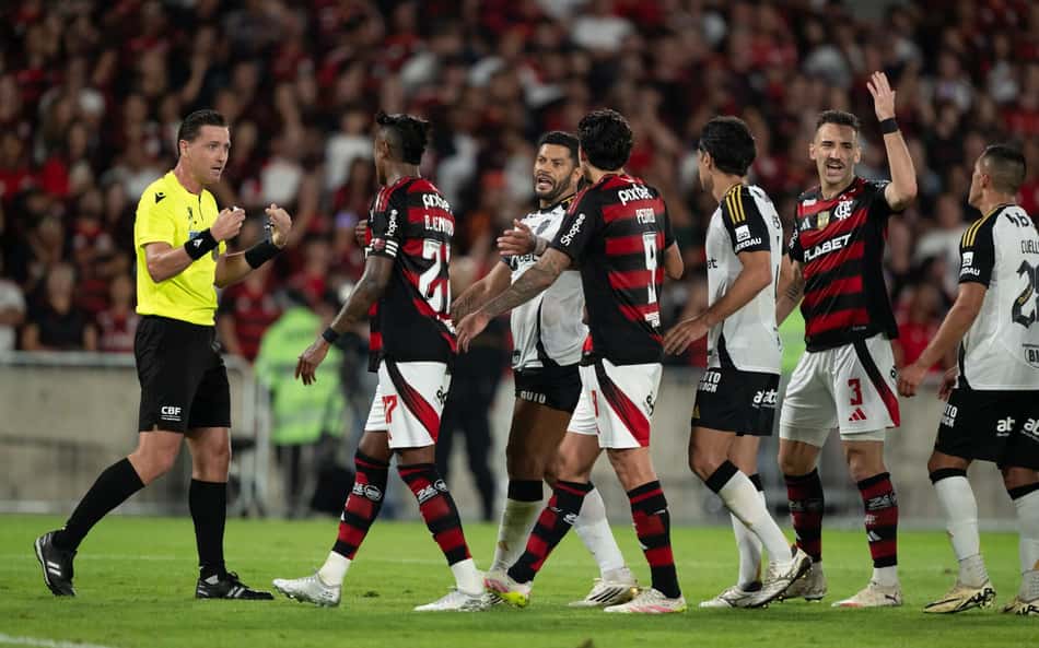 O árbitro Ramon Abatti Abel