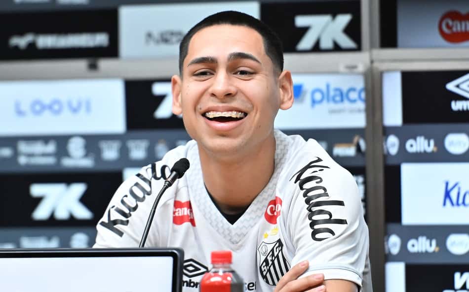 Gustavo Caballero celebra estreia no Santos e oportunidade na carreira: 'Clube grande'