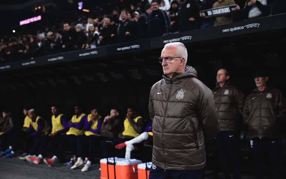 Dorival rechaça crise com Memphis e destaca astral do Corinthians