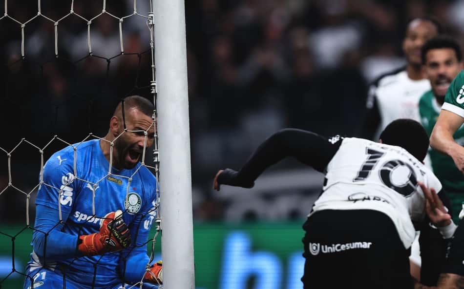 Weverton tem noite de herói, mas Palmeiras para em Corinthians de Depay