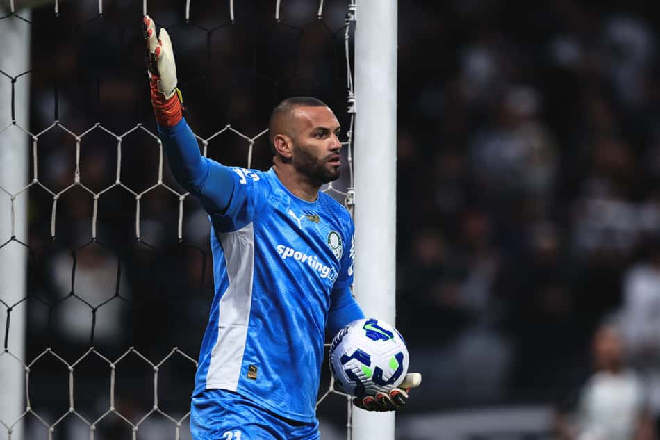 Weverton, goleiro do Palmeiras, durante clássico pela Copa do Brasil