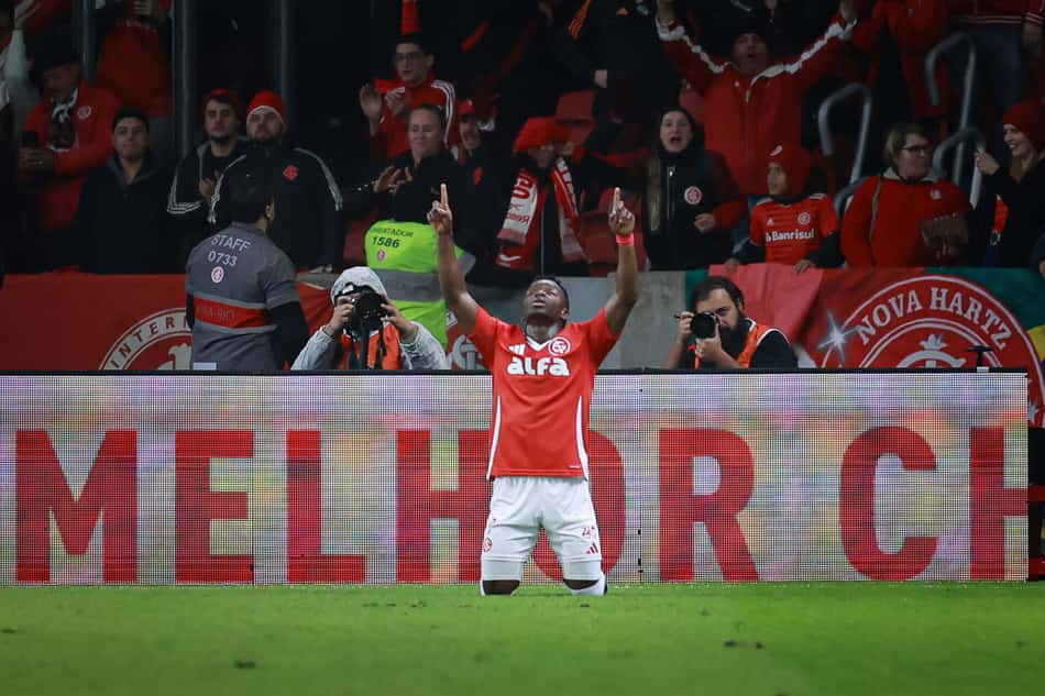 Carbonero comemora gol do Internacional
