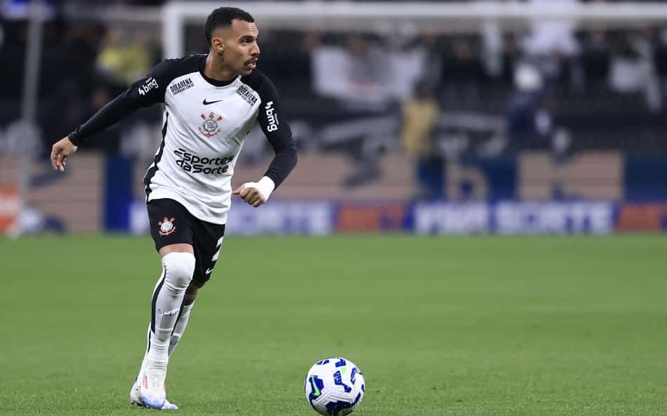 Matheuzinho conta 'improviso' no gol do Corinthians: 'Nada treinado'