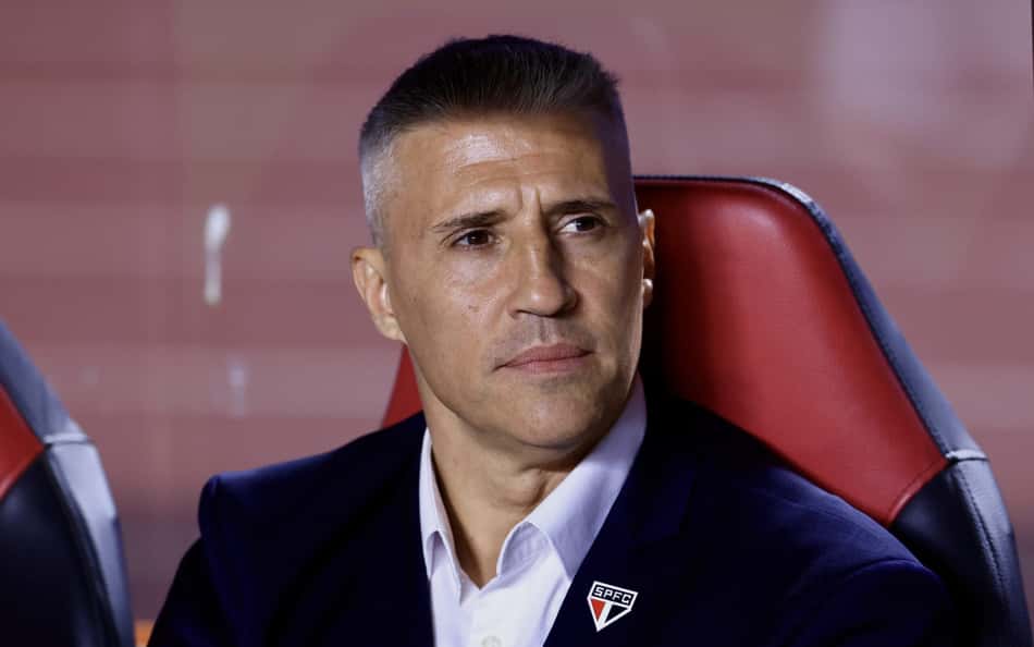 Assista ao vivo à coletiva de Hernán Crespo após vitória do São Paulo contra o Athletico