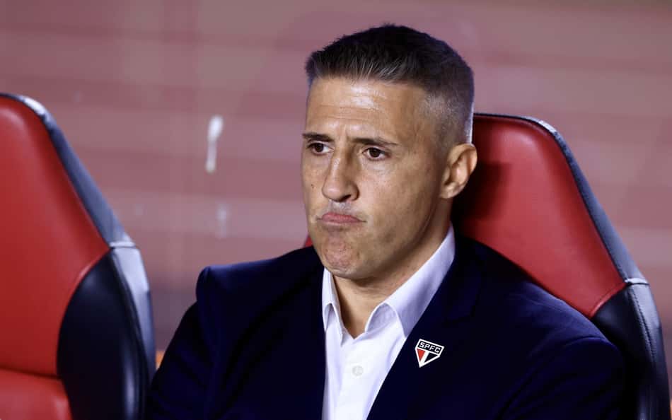 Lesão ou precaução? Crespo abre o jogo sobre ausência de Rafael em vitória do São Paulo