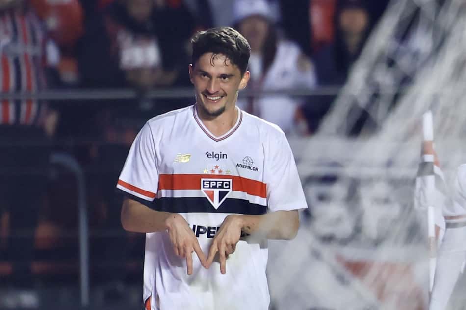 Pablo Maia comemora gol em São Paulo x Athletico (Foto: Marcello Zambrana/AGIF)