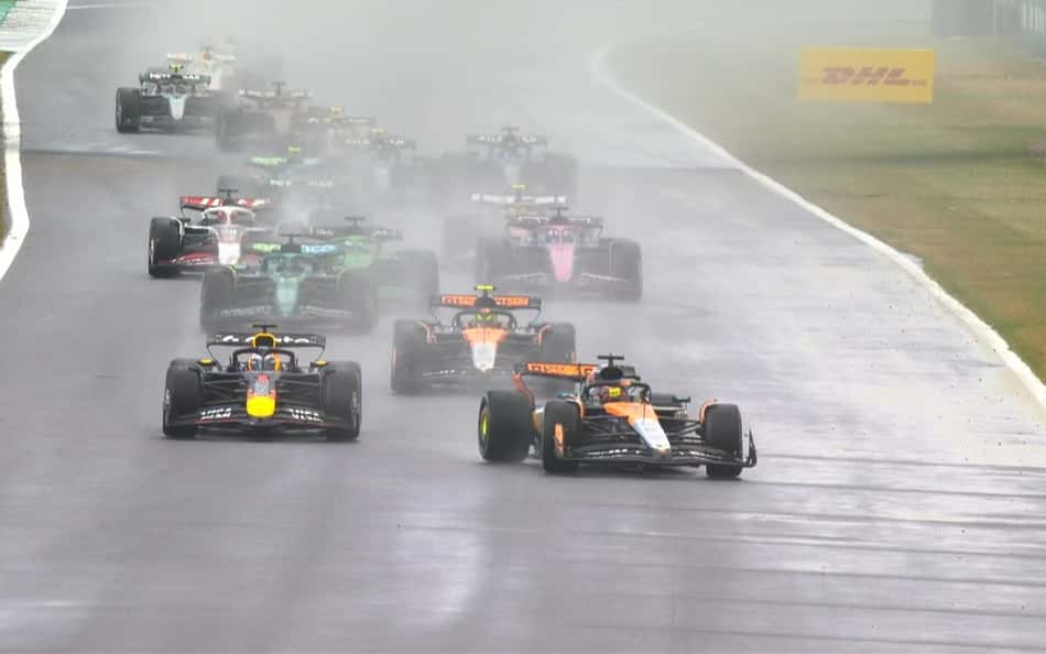 McLaren diz que quer 'boa conversa' com FIA para entender punição de Piastri