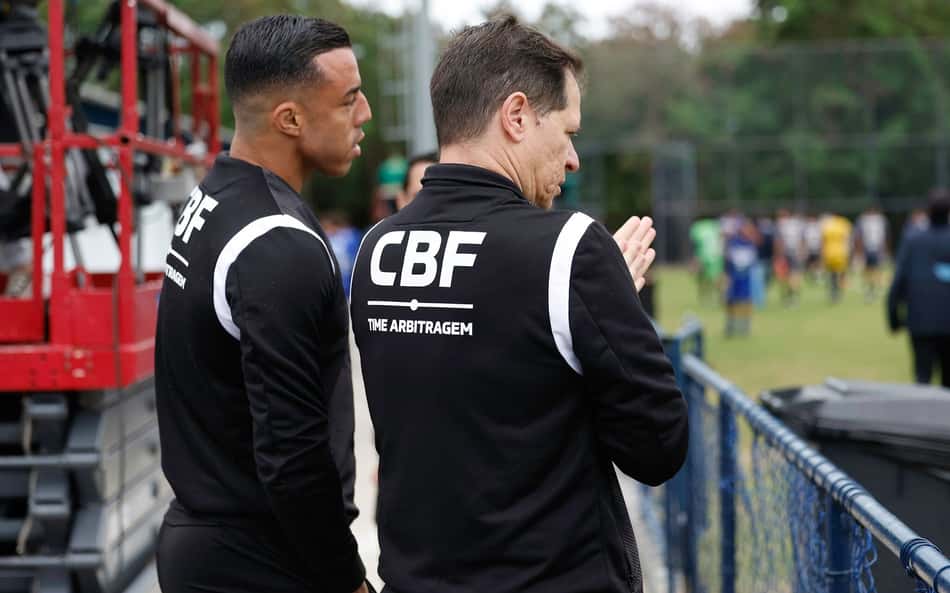 Comissão de Arbitragem da CBF quer coibir cera no Brasileirão