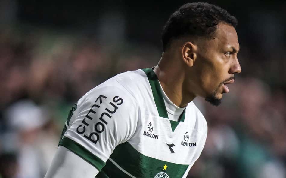 Escalação: lateral do Coritiba se recupera de lesão e volta contra o Paysandu