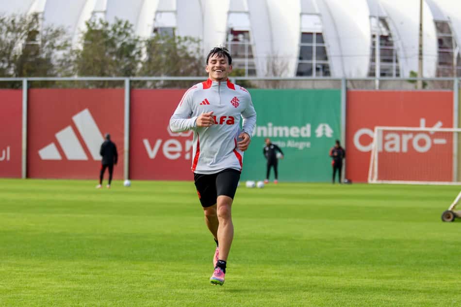 Bernabei, lateral-esquerdo do Internacional, em treino no CT Parque Gigante