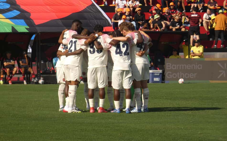 Torcedores do Leverkusen se chocam com derrota para Flamengo: 'Sub-20?'