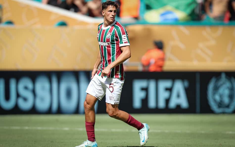 Titular pela segunda vez no Mundial, Bernal enaltece elenco do Fluminense
