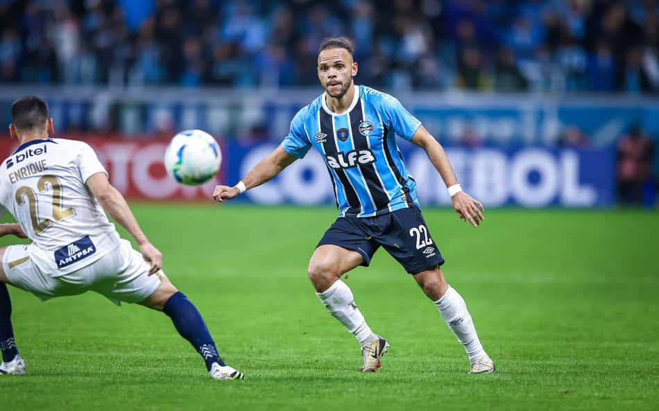 Braithwaite fala sobre gol perdido em eliminação do Grêmio: 'Não foi o dia'