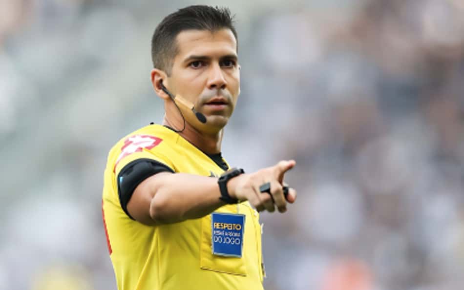 Decisão da arbitragem revolta torcedores em Corinthians x Bragantino