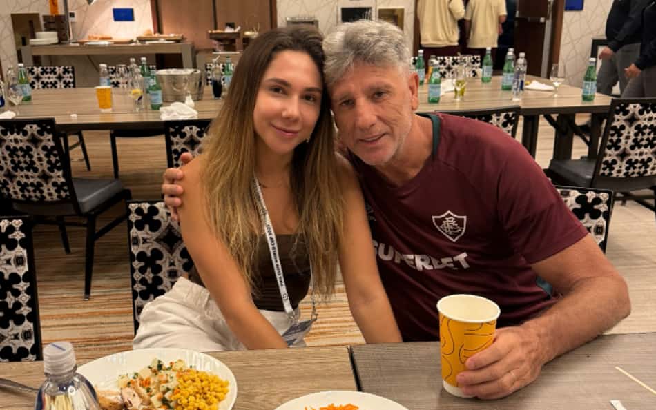 Carol Portaluppi flagra Renato Gaúcho de mau humor após eliminação do Fluminense