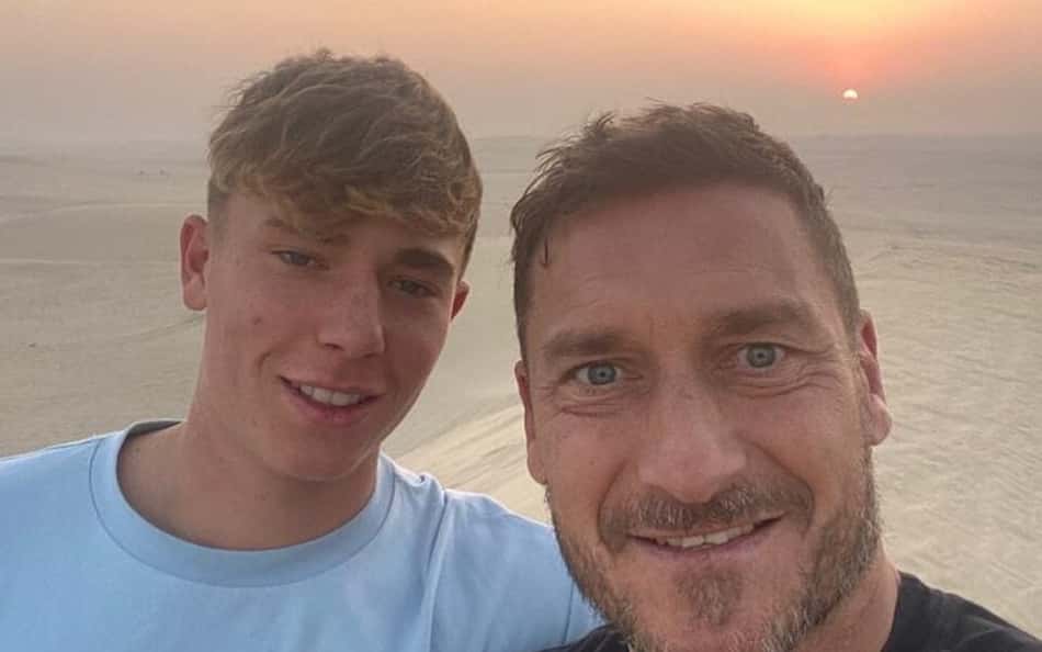 Filho de Totti, lenda da Itália, se aposenta do futebol aos 19 anos