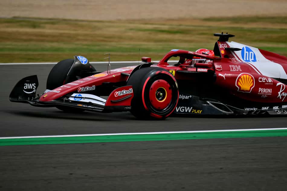 Monegasco Charles Leclerc, da Ferrari, no treino classificatório para o GP da Inglaterra (foto: Andrej ISAKOVIC / AFP)