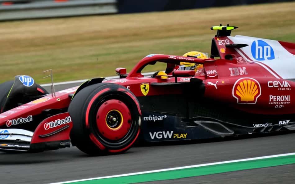 Britânico Lewis Hamilton, da Ferrari, no treino classificatório para o GP da Inglaterra (foto: Andrej ISAKOVIC / AFP)