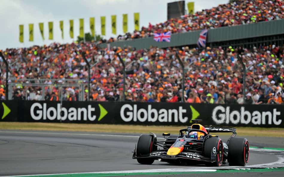 Holandês Max Verstappen, da Red Bull, no treino classificatório para o GP da Inglaterra (foto: Andrej ISAKOVIC / AFP)