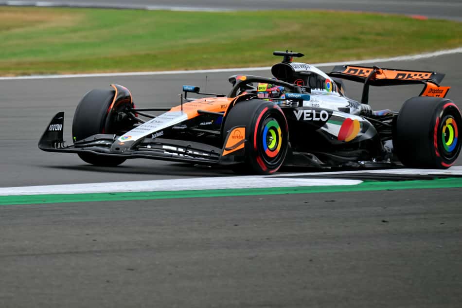 Austrailano Oscar Piastri, da MacLaren, no treino classificatório para o GP da Inglaterra (foto: Andrej ISAKOVIC / AFP)