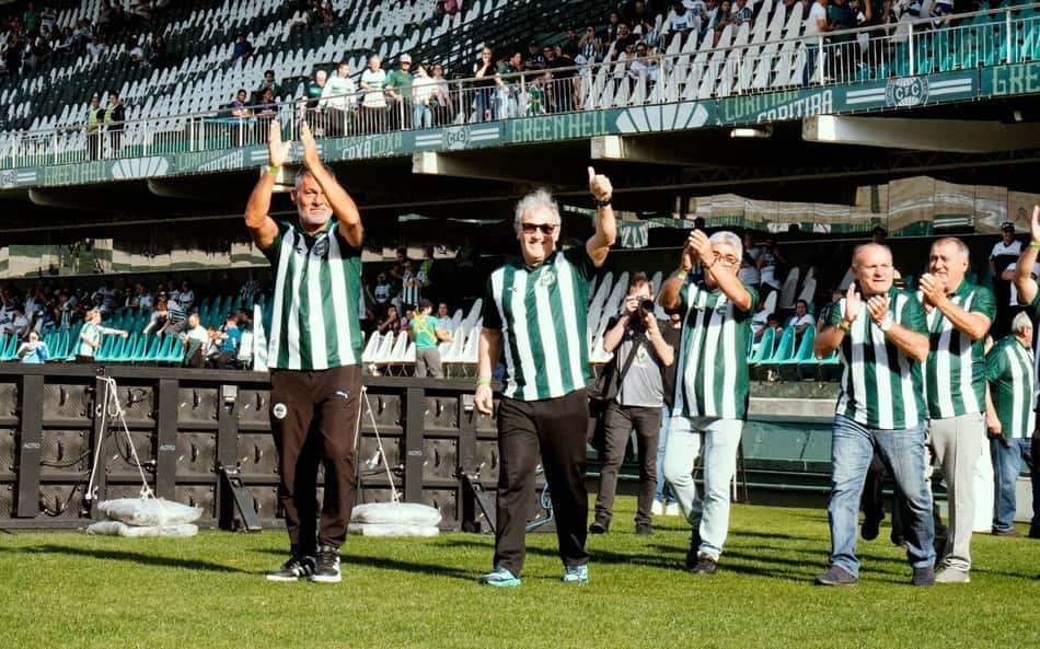 Jogadores campeões brasileiros pelo Coritiba em 1985 são homenageados no Couto Pereira (Foto: Angel Azevedo / Coritiba)