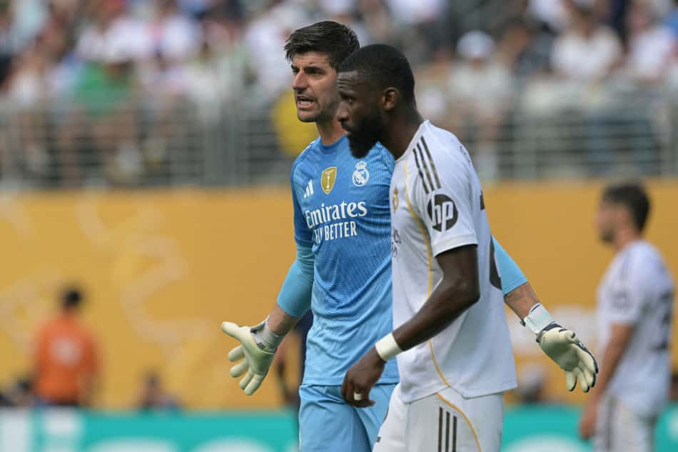 Courtois reage durante o jogo entre Real Madrid e PSG, pelo Mundial de Clubes