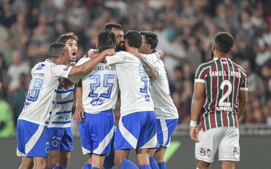 Cruzeiro vence o Fluminense e assume a liderança do Brasileirão