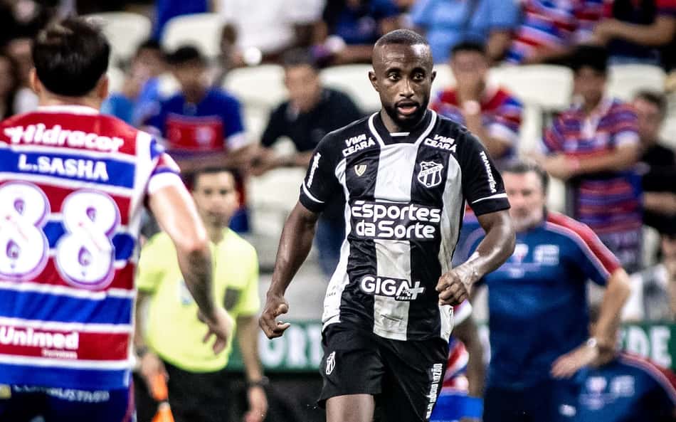 Dieguinho elogia coletivo do Ceará após vitória contra o Fortaleza