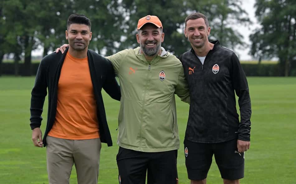 Ex-Flamengo faz visita ao Shakhtar antes de confronto pela Europa League: 'Que seja campeão'