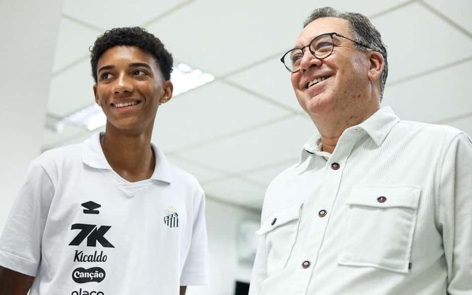 Em transição para o profissional, Robinho Jr. renova com o Santos