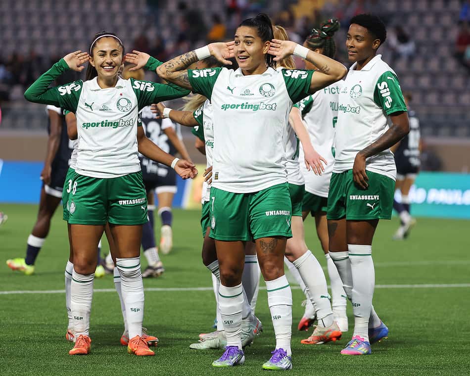 Jogadoras do Palmeiras comemoram classificação à final da The Women's Cup. (Foto: Fabio Menotti/Palmeiras)