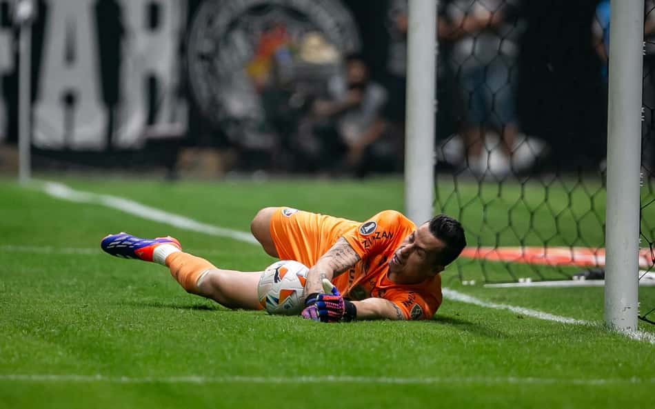 Fábio está à frente de Neuer na disputa por prêmio de melhor goleiro do Mundial