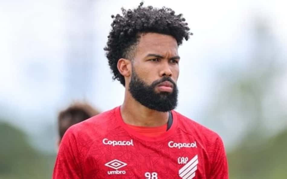 Athletico libera, e volante deve ser vendido para clube de país em guerra