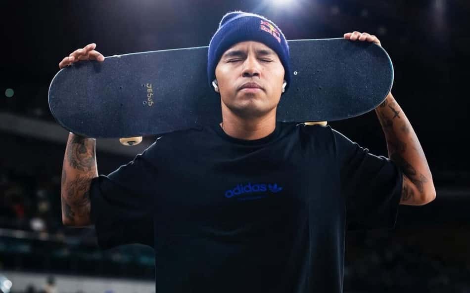 Felipe Gustavo ganha a etapa masculina da SLS em Brasília