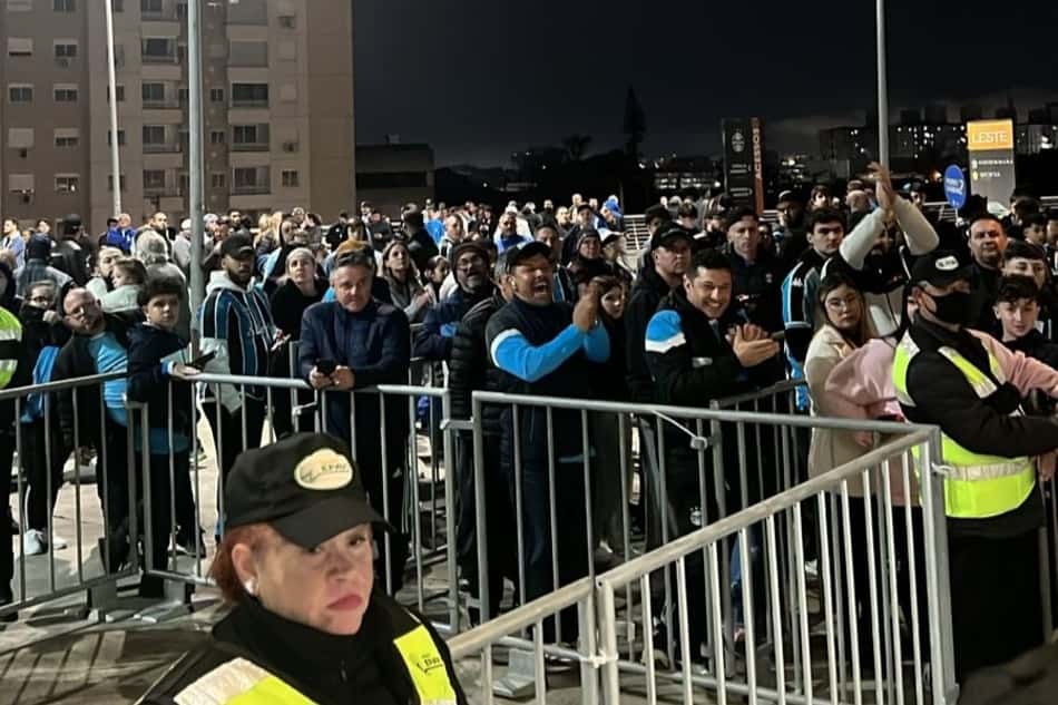 Filas no acesso à Arena do Grêmio. (Foto: Reprodução/Grêmio FBPA)
