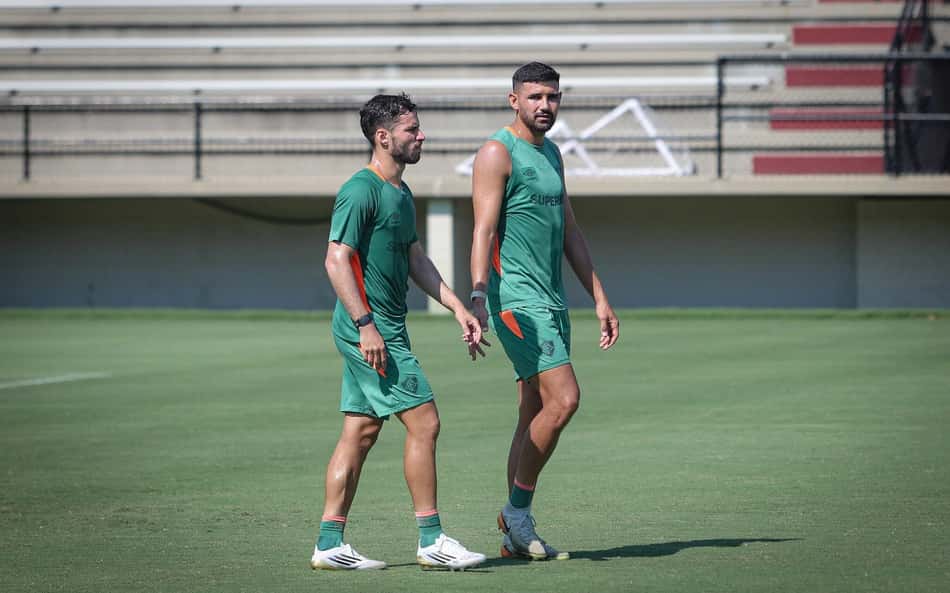Volante do Fluminense presta condolências à família de Diogo Jota