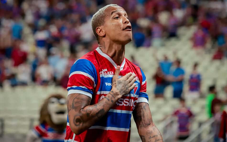 Deyverson exalta papel da torcida após vitória do Fortaleza