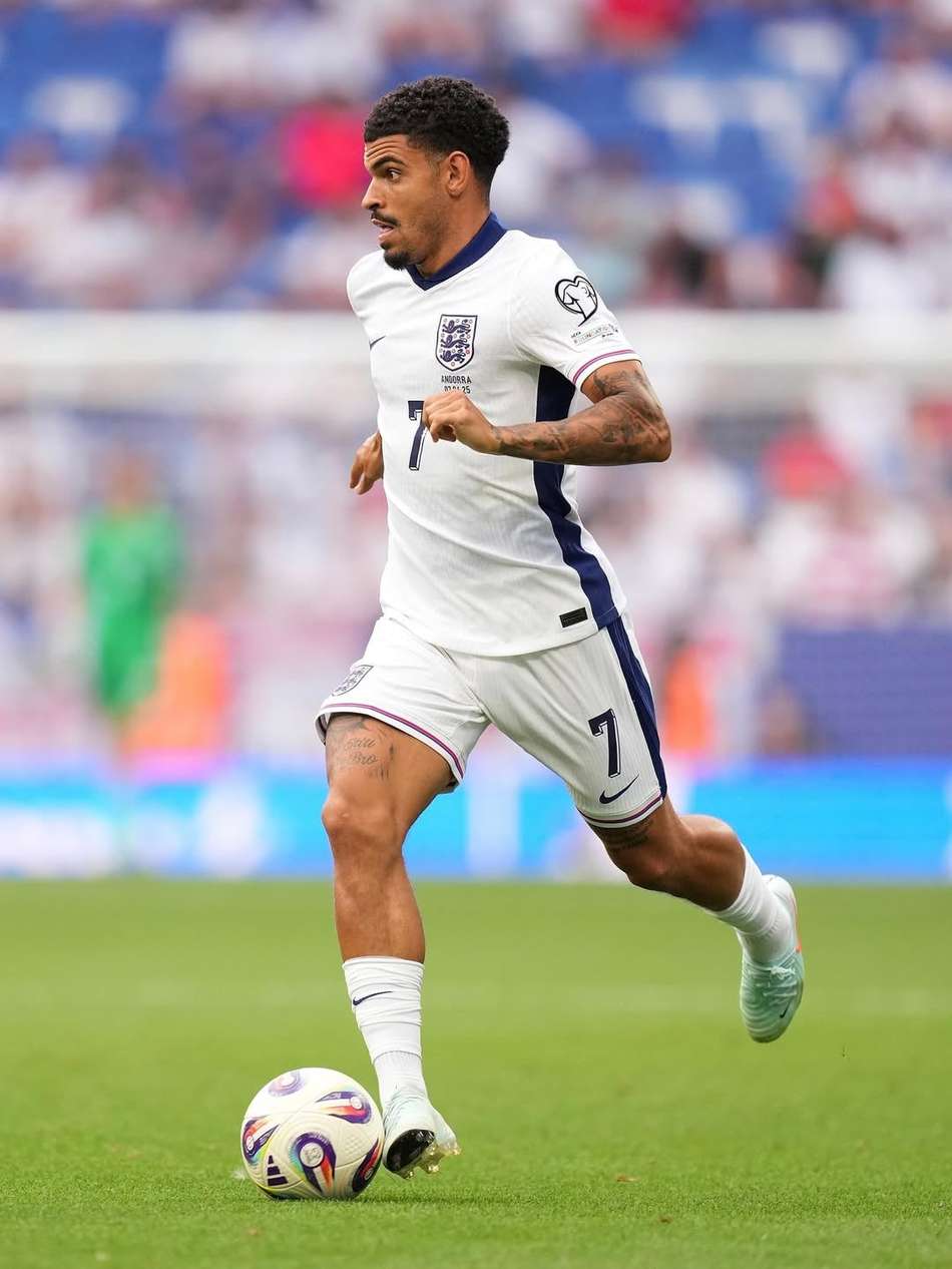 Morgan Gibbs-White em ação pela Inglaterra (Foto: Reprodução/Instagram)