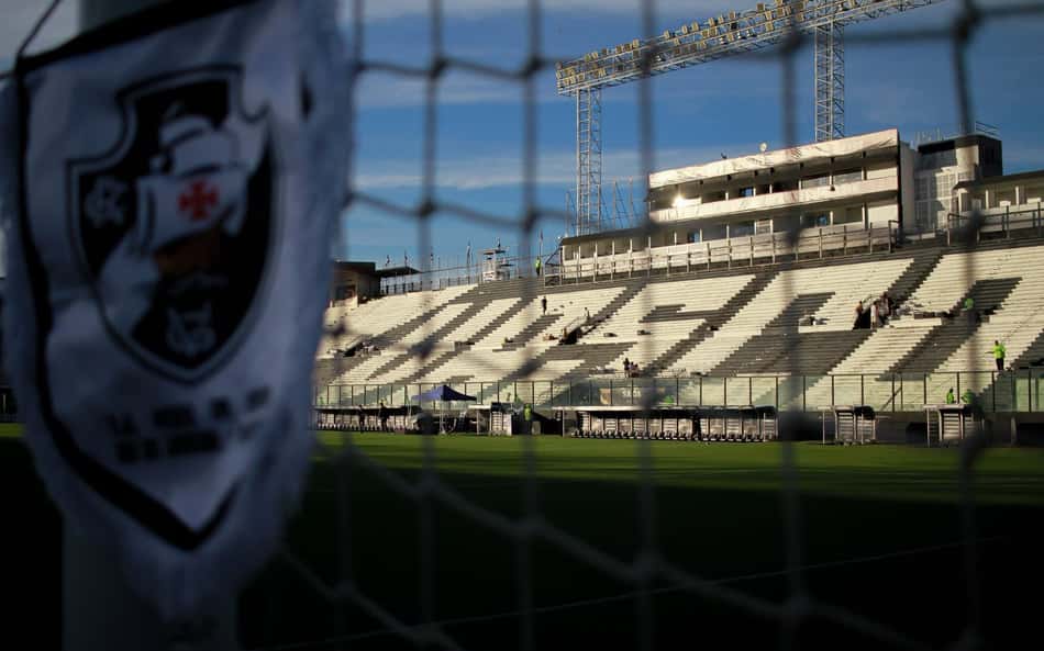 Prioridade no mercado, Vasco gastou mais de R$ 120 milhões em atacantes de lado do campo na 'Era SAF'