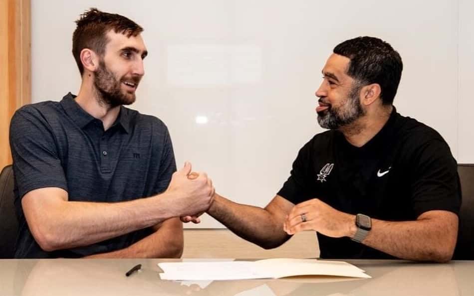 Novo reforço dos Spurs explica escolha curiosa do número da camisa