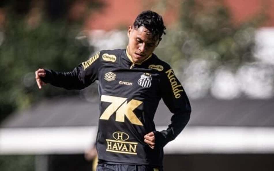 Hyan renova contrato com o Santos: 'É um clube enorme'